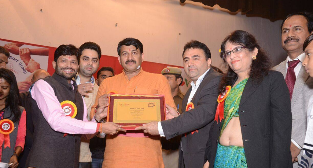 Shri. Manoj Tiwari, BJP Delhi State President with Mr. Sunjoo Dadroo & Mrs. Reema Malhotra on the occasion of World Aids Day
